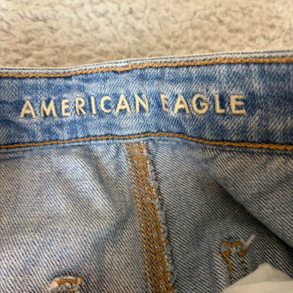 American Eagle Highest Rise 90s Boyfriend Carpenter Jeans Light Wash Blue Size 6